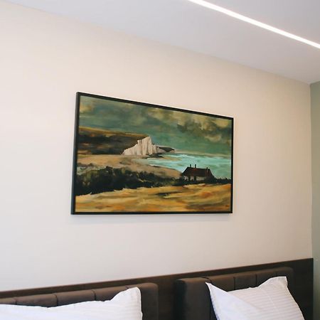 Hotel Rozafa Suhareke ภายนอก รูปภาพ
