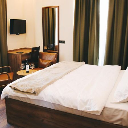 Hotel Rozafa Suhareke ภายนอก รูปภาพ