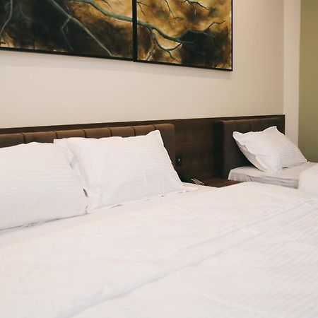 Hotel Rozafa Suhareke ภายนอก รูปภาพ