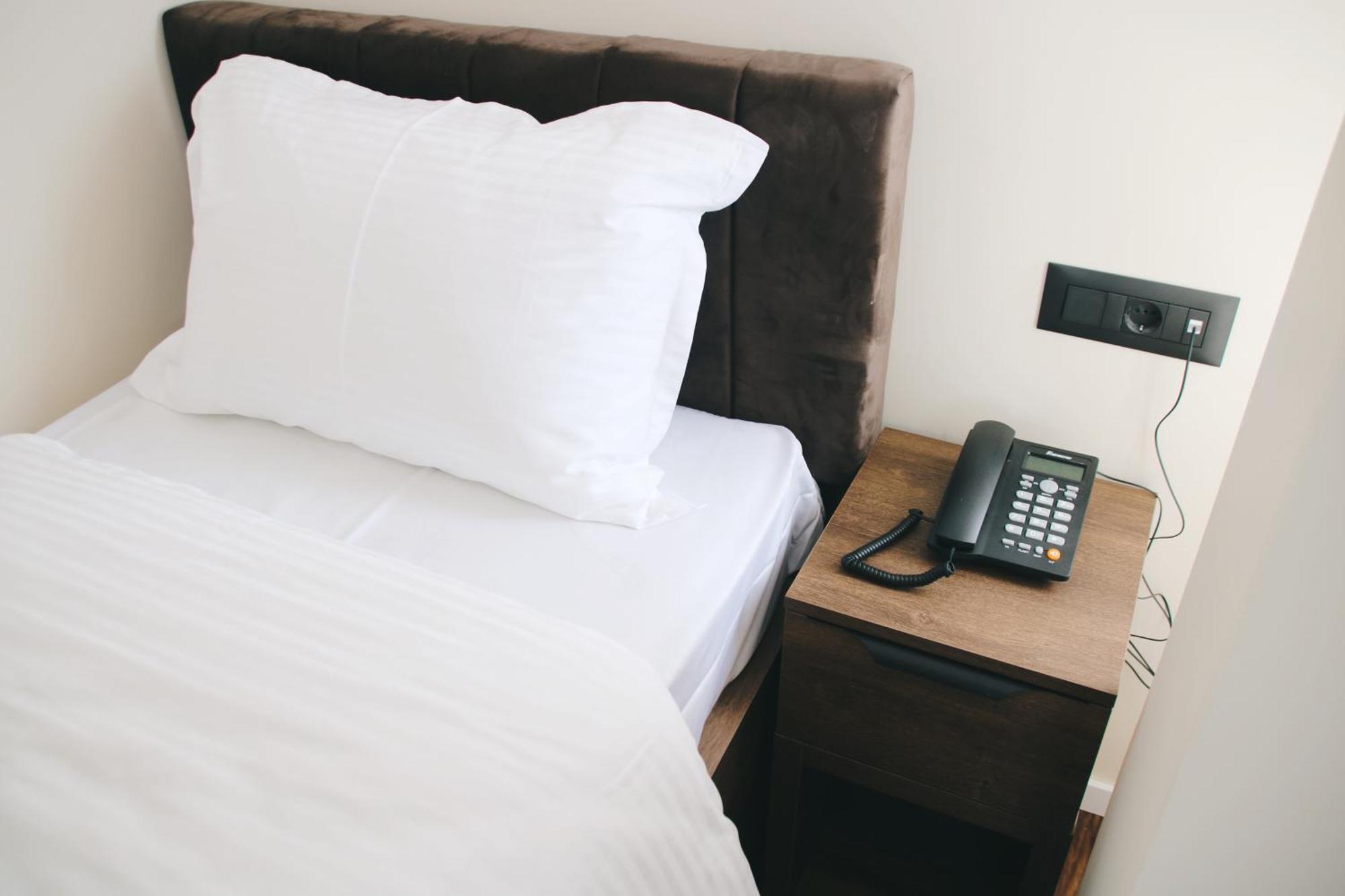 Hotel Rozafa Suhareke ภายนอก รูปภาพ