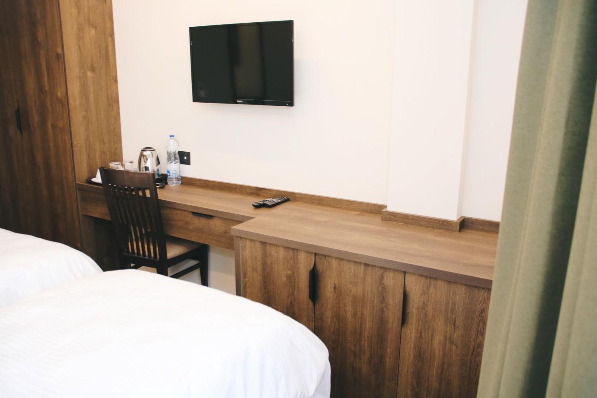 Hotel Rozafa Suhareke ภายนอก รูปภาพ