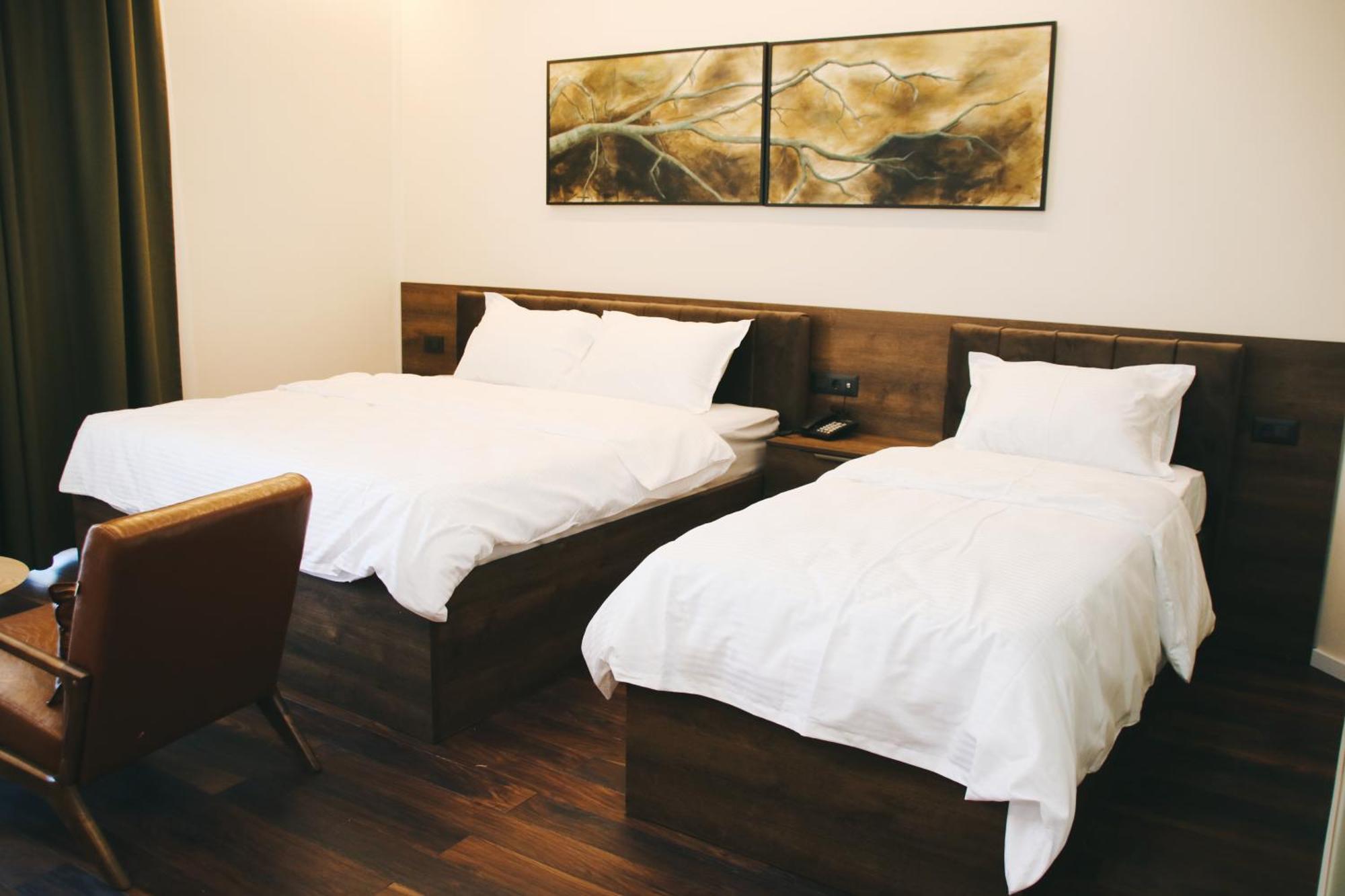 Hotel Rozafa Suhareke ภายนอก รูปภาพ