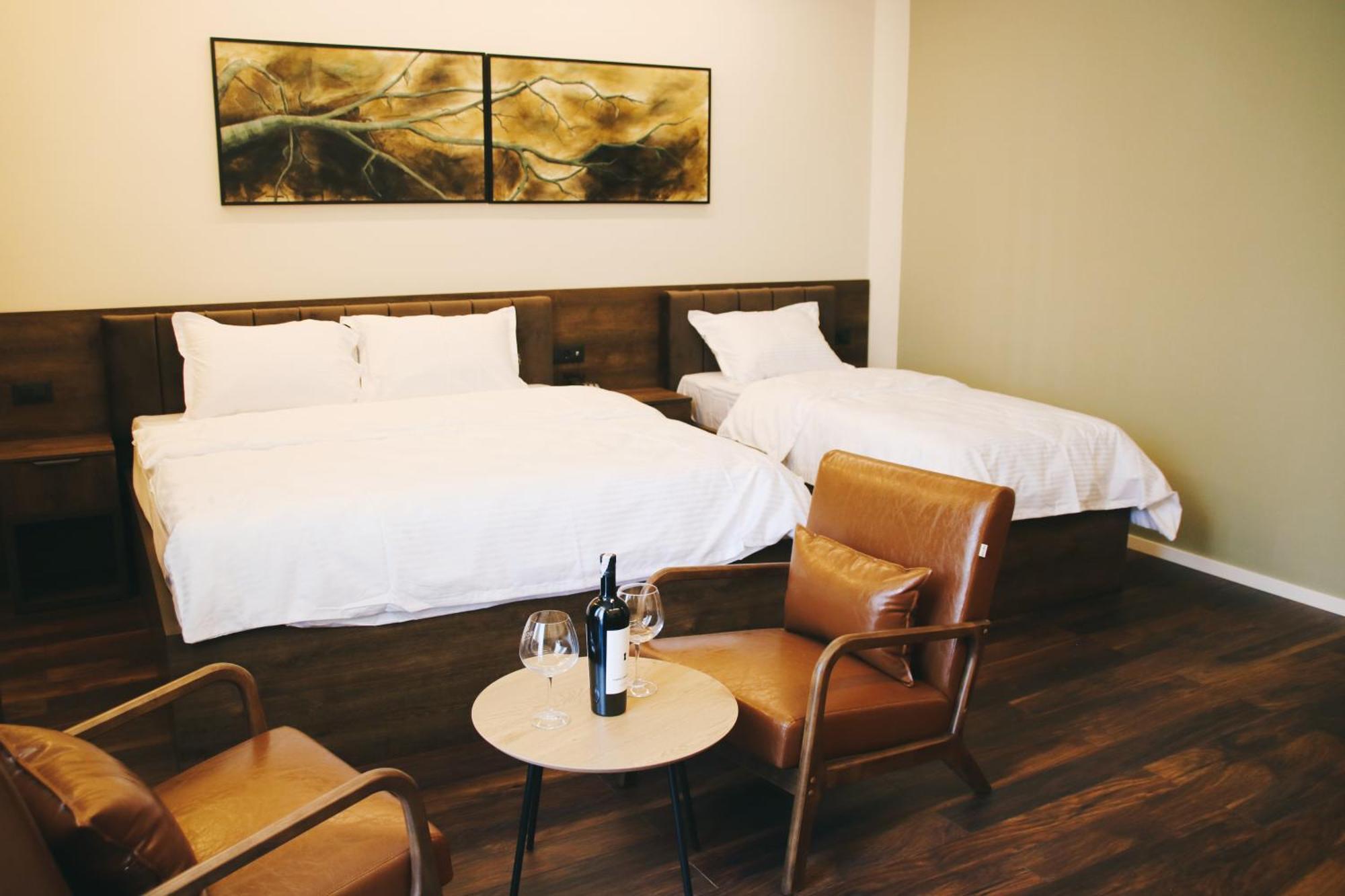 Hotel Rozafa Suhareke ภายนอก รูปภาพ