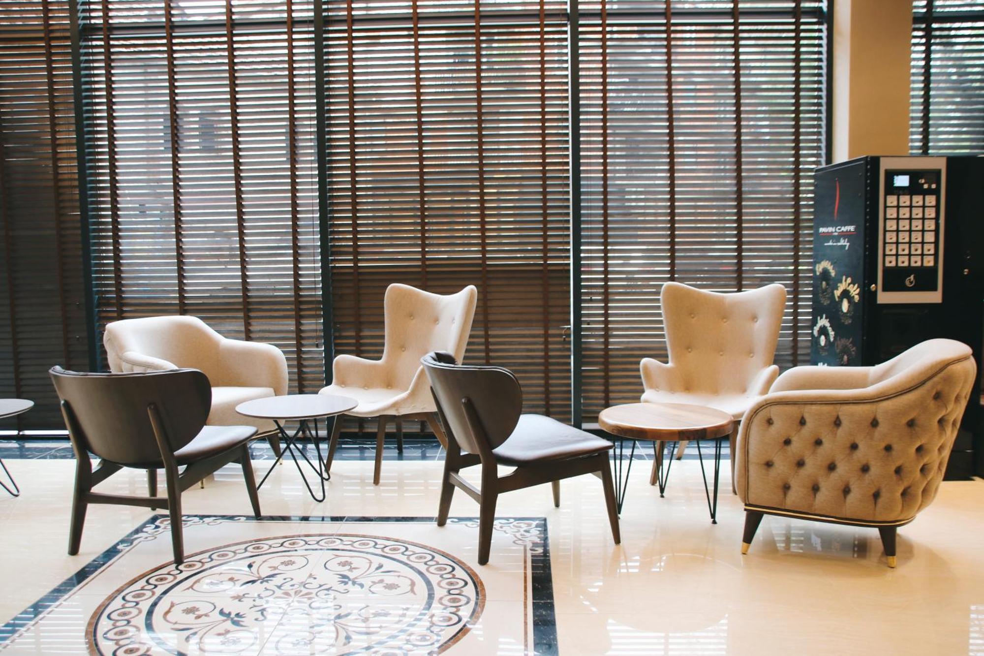 Hotel Rozafa Suhareke ภายนอก รูปภาพ